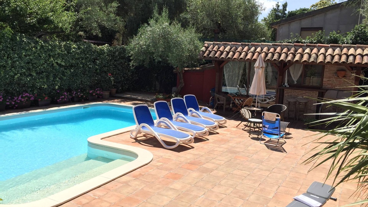 Ragalna Apartment | APARTMENT IN VILLA GIOVANNA is equipped to for all your needs.