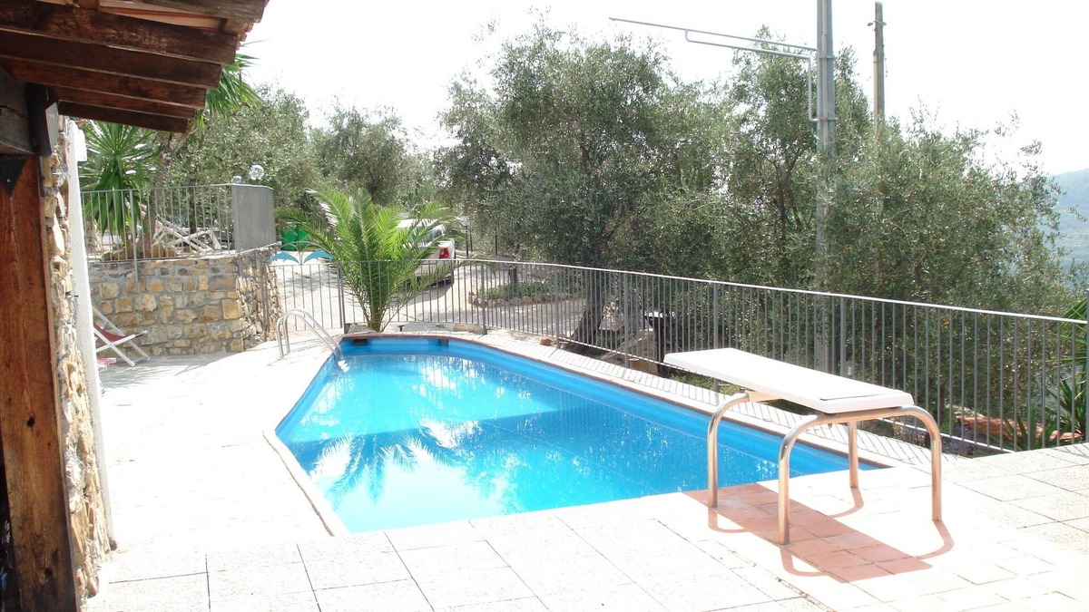 Villa Viani Apartment | Apartment in villa in countryside with pool, sea at 15km