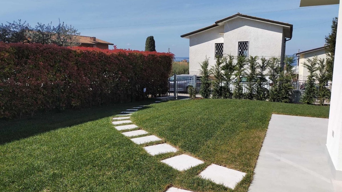 Bardolino Apartment | APARTMENT IN VILLA, LAKE VIEW, 5 MINUTES WALK FROM THE LAKE AND THE VILLAGE