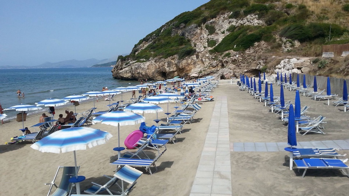 Minturno Apartment | Apartment in Villa VALENTINI, Seafront, Gulf of Gaeta parking included