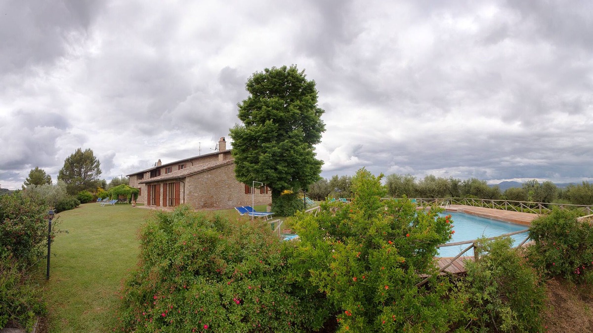 Torgiano Apartment | Apartment in villa with a stunning views of Assisi and the Umbrian valley