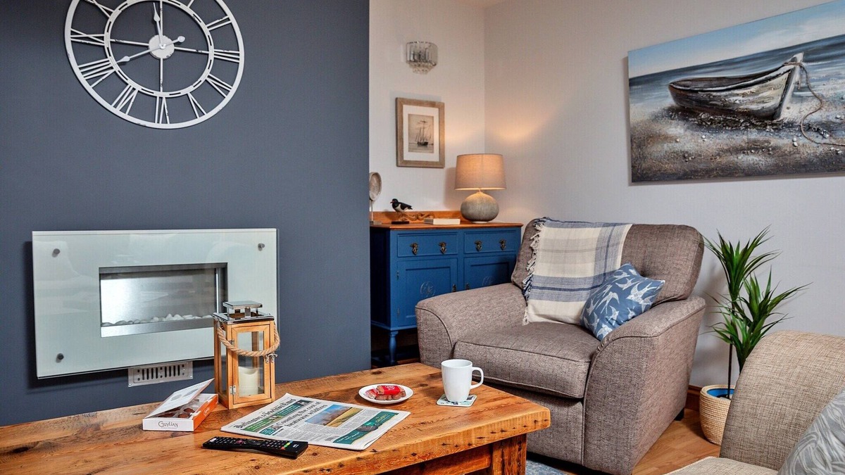 West Cliff Apartment | Apartment in Whitby near Whalebone Arch