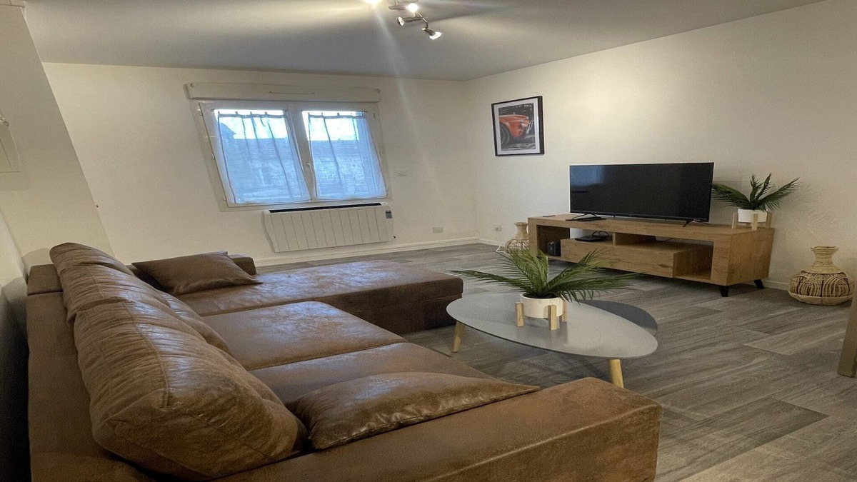 Yvre-l'Eveque Apartment | Apartment in Yvré-l’Évêque near Le Mans Circuit