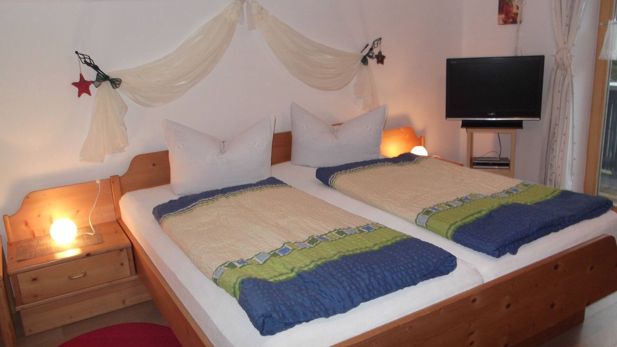 Unterammergau Apartment | Apartment incl. Königscard, mountain railroads, thermal baths, leisure facilities, bus/train