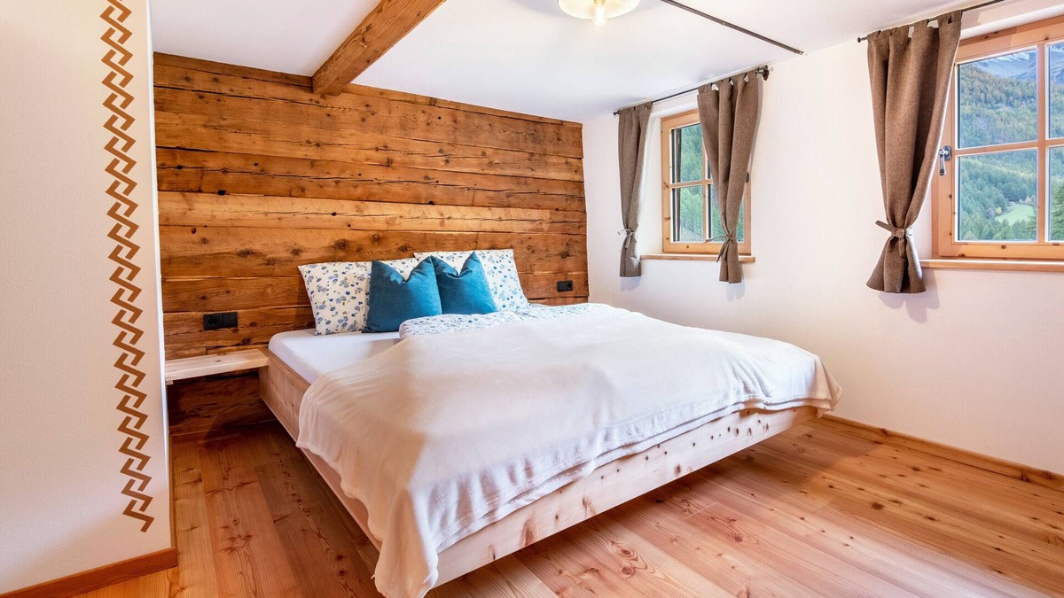 Madonna di Senales Apartment | Apartment 'Innerforchhof Schnals' with Mountain View, Private Terrace and Wi-Fi