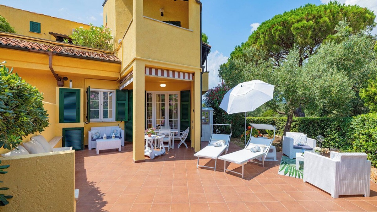 Finale Ligure Apartment | Apartment "Isabel Beach and Bike" with Private Garden & Wi-Fi