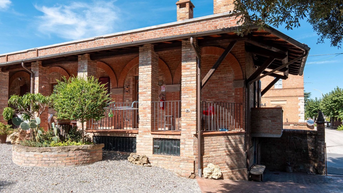 Acquaviva Apartment | Apartment 'Isidora' with Private Garden, Wi-Fi and Air Conditioning