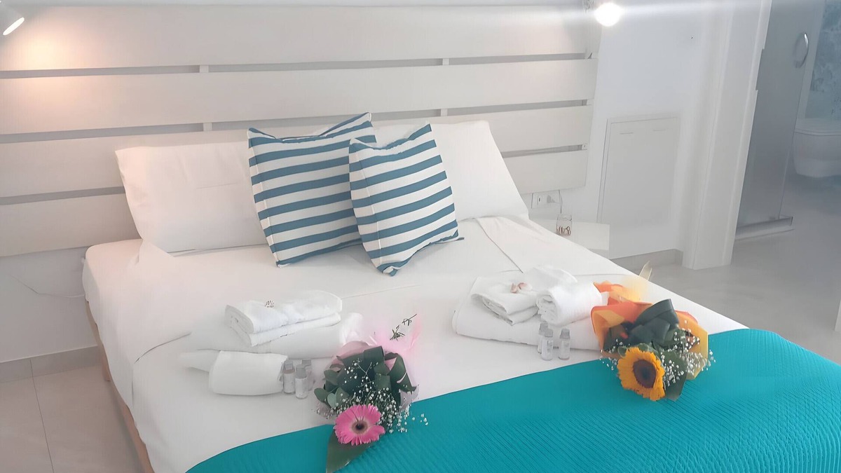 Salignano Apartment | Apartment 'Le Stanze Del Salento' with Private Terrace, Wi-Fi and Air Conditioning