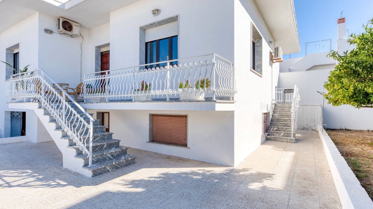 Castrignano del Capo Apartment | Apartment 'Villetta Municipio - Salento' with Private Terrace, Wi-Fi and Air Conditioning