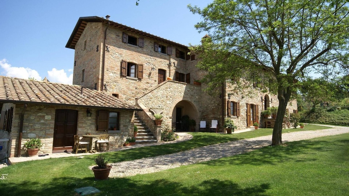 Montone Apartment | Apartment in Montone with Pool & Garden