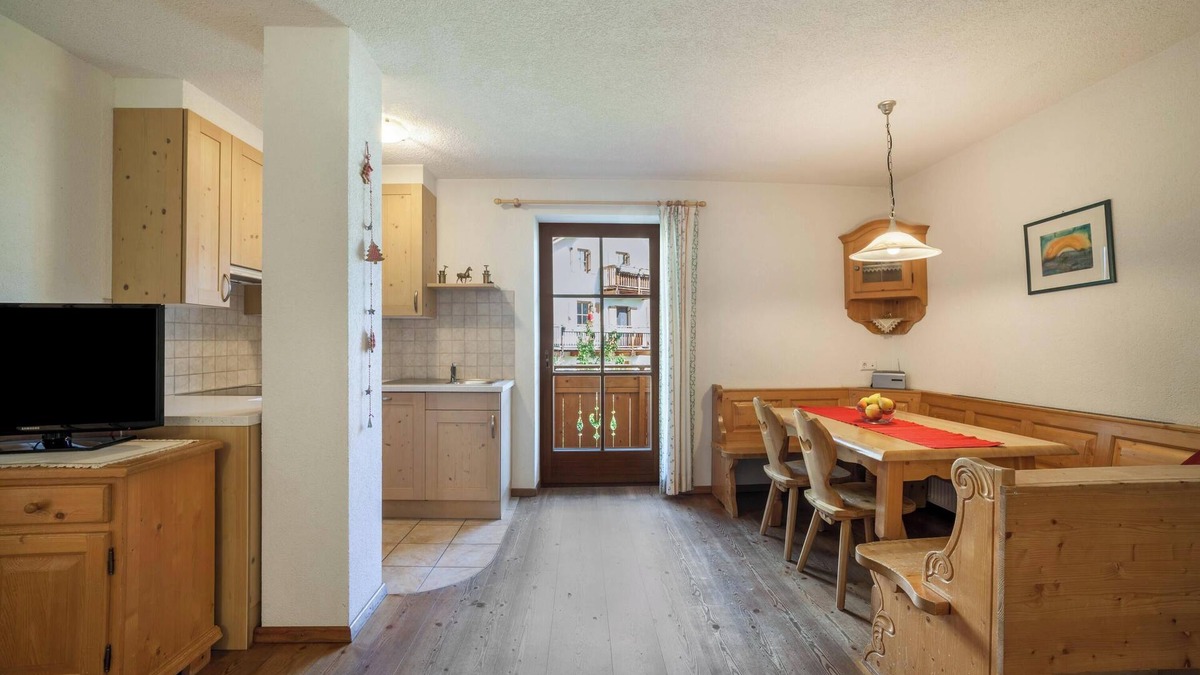Montechiaro Apartment | Apartment "Hof am Schloss Edelweiss" with Mountain View and Wi-Fi