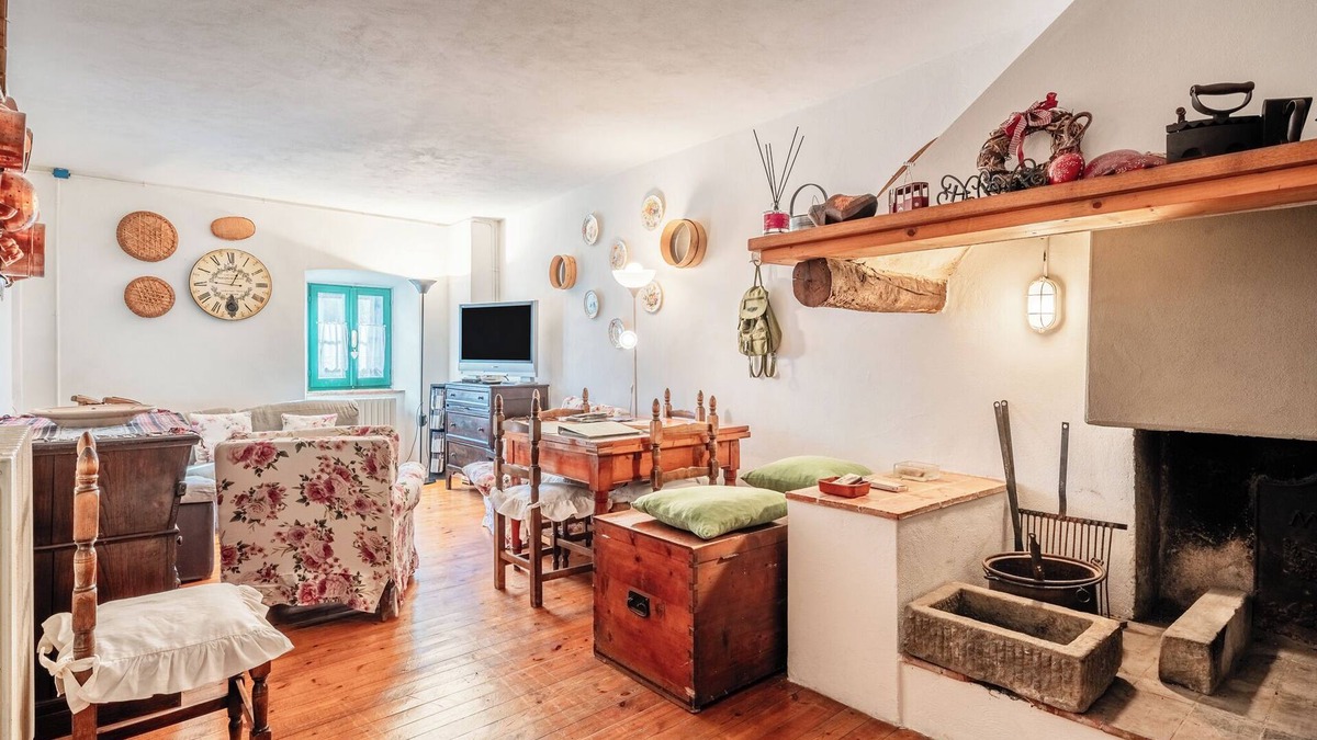 Piteglio Apartment | Apartment 'Antico Forno' with Mountain View and Wi-Fi