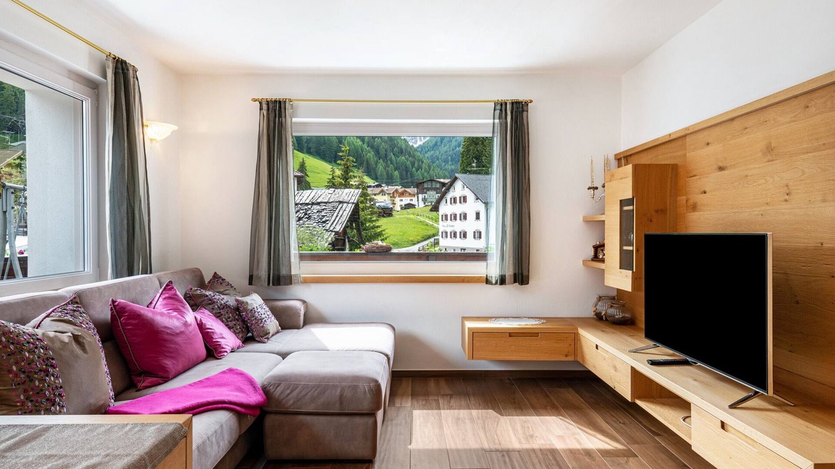 Selva di Val Gardena Apartment | Apartment 'Mozart' with Mountain View, Balcony and Wi-Fi