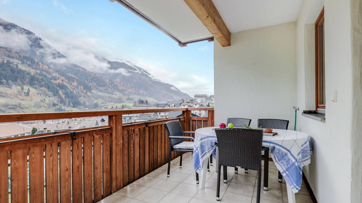San Martino in Passiria Apartment | Apartment "Kelderer Hof - Jaufen" with Mountain View, Balcony, Garden & Wi-Fi