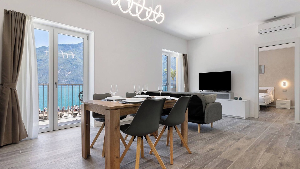 Limone sul Garda Apartment | Apartment 'Jacky's 1' with Lake View, Wi-Fi and Air Conditioning