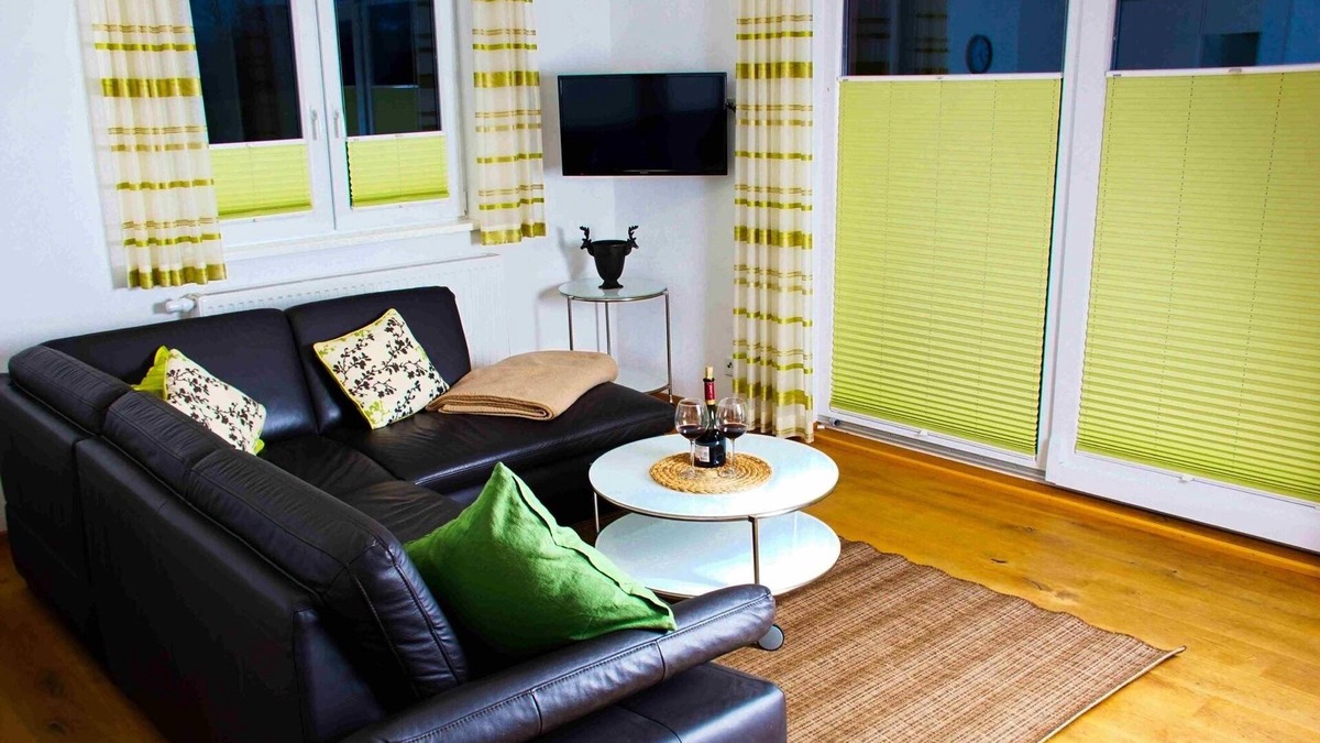 Sababurg Apartment | Apartment 'Jägerstube' with Shared Garden, Balcony and Wi-Fi