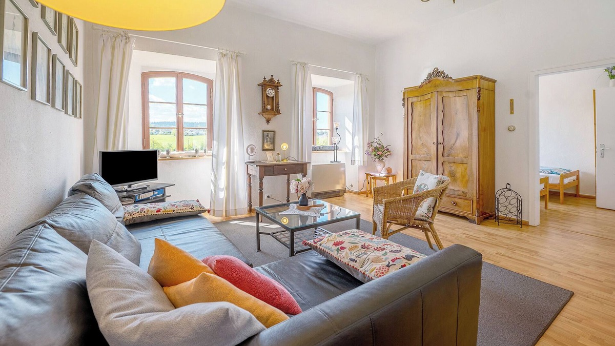 Maring-Noviand Apartment | Apartment 'Kapelle - Urlaub Auf Dem Weingut' with Mountain View, Shared Terrace and Wi-Fi