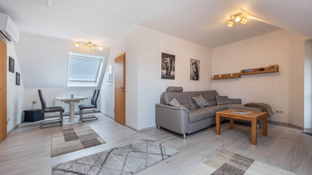 Loehne Apartment | Apartment 'Kastanie' with Balcony, Wi-Fi and Air Conditioning