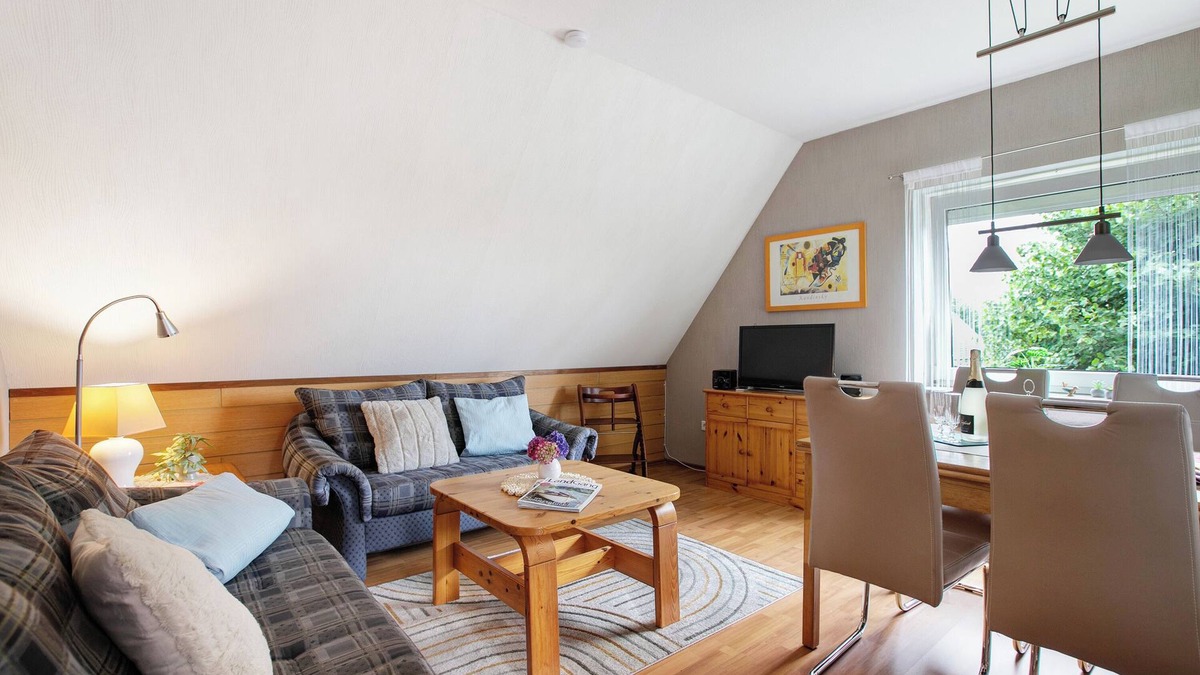 Suden Apartment | Apartment 'Kleine Ferienwohnung' with Shared Garden and Balcony