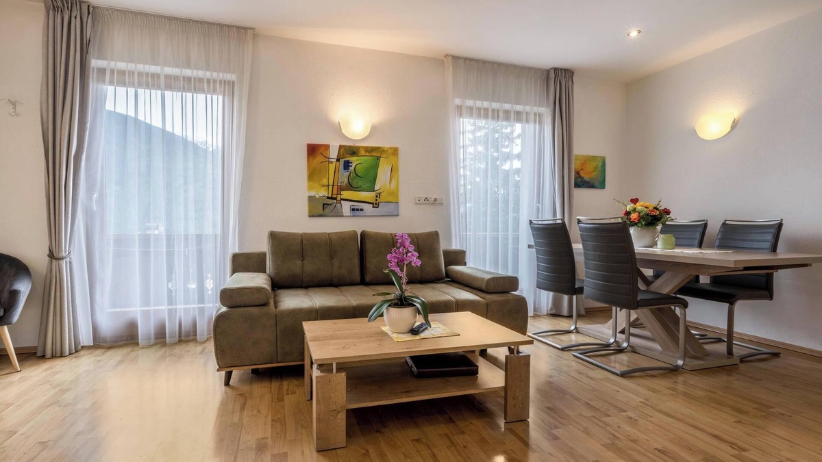 Naz Apartment | Apartment "Klementhof Nr 6" with Mountain View, Pool, Wi-Fi, Balcony & Garden