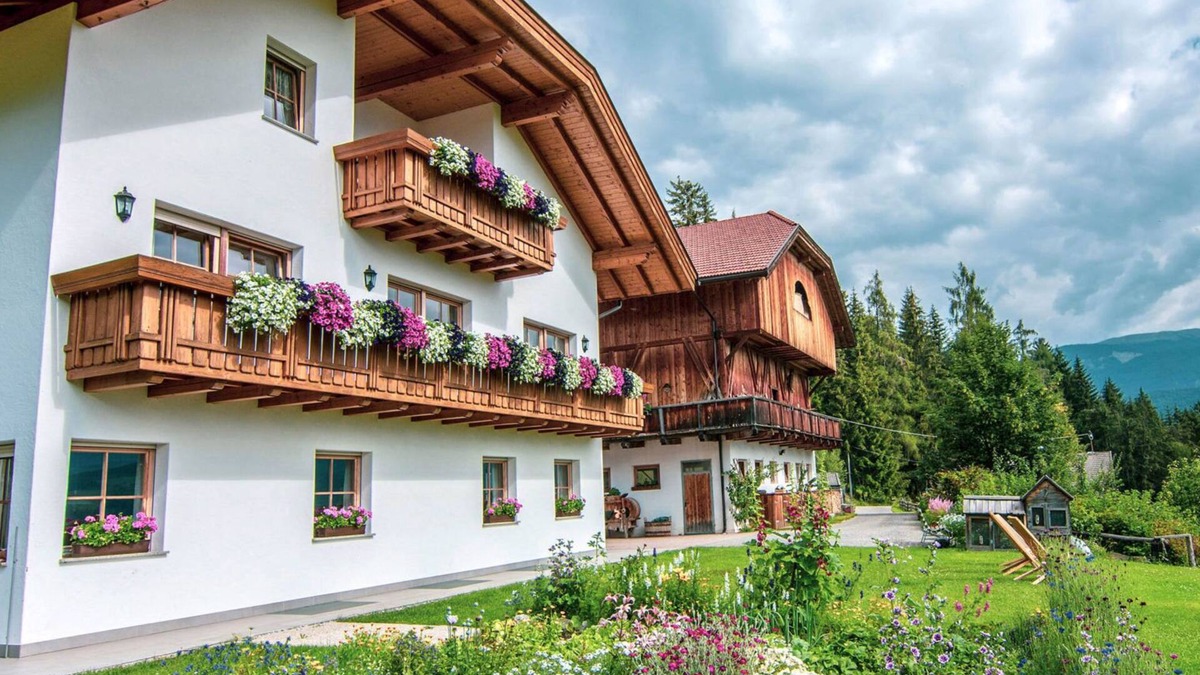 Casola Apartment | Apartment 'Kranebitterhof Alpenrose' with Mountain View, Shared Garden and Wi-Fi