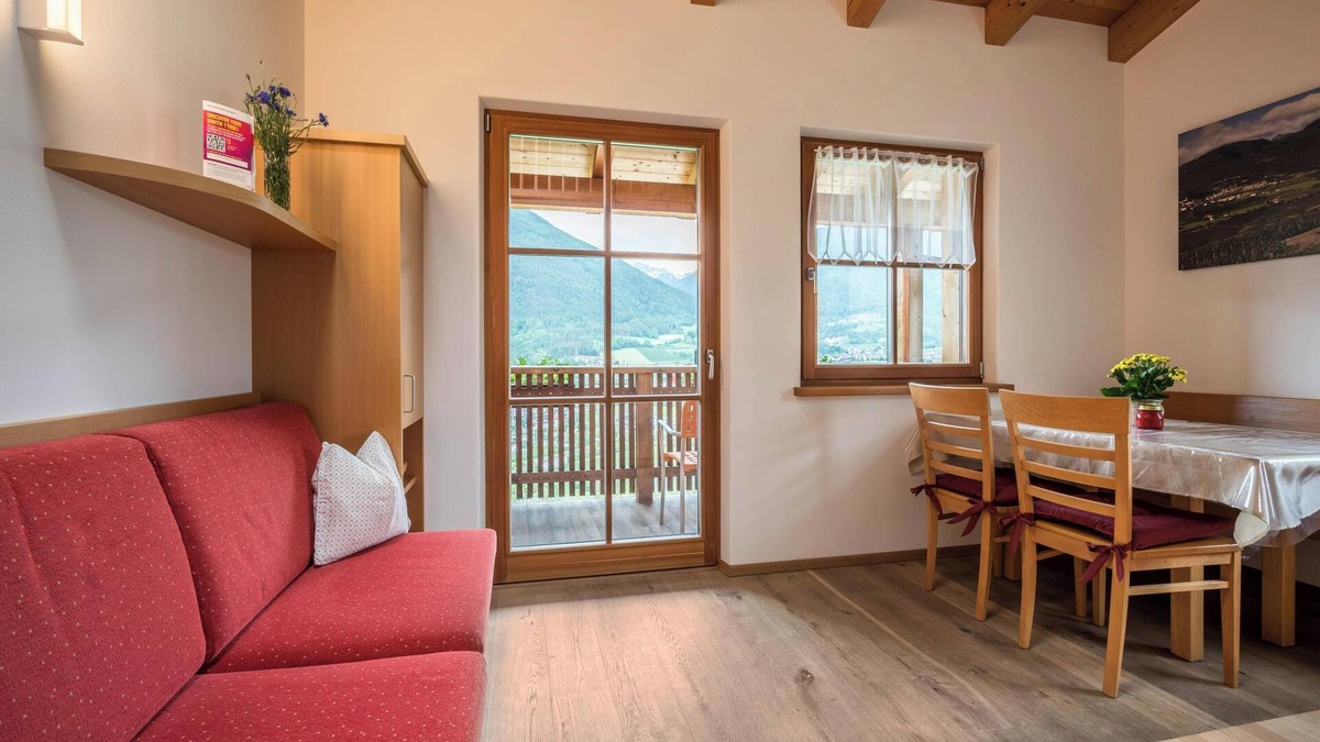 Bressanone Apartment | Apartment "Kreuzhof rechts" with Mountain View, Wi-Fi, Balcony & Garden