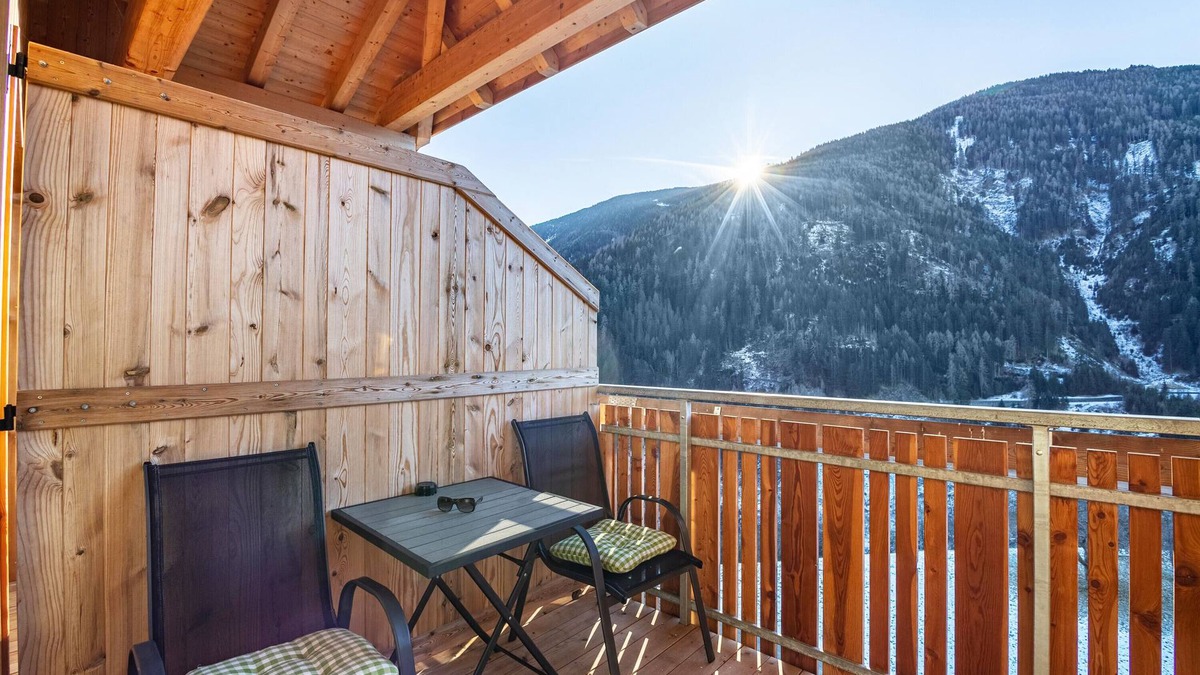 Luson Apartment | Apartment 'Kreuzplonhof Apt Karspitz' with Mountain View and private infrared cabin