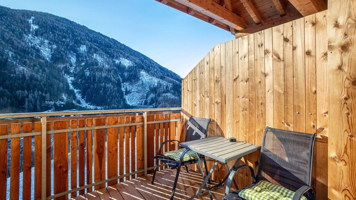 Luson Apartment | Apartment 'Kreuzplonhof Apt Dorfblick' with Mountain View and private infrared cabin