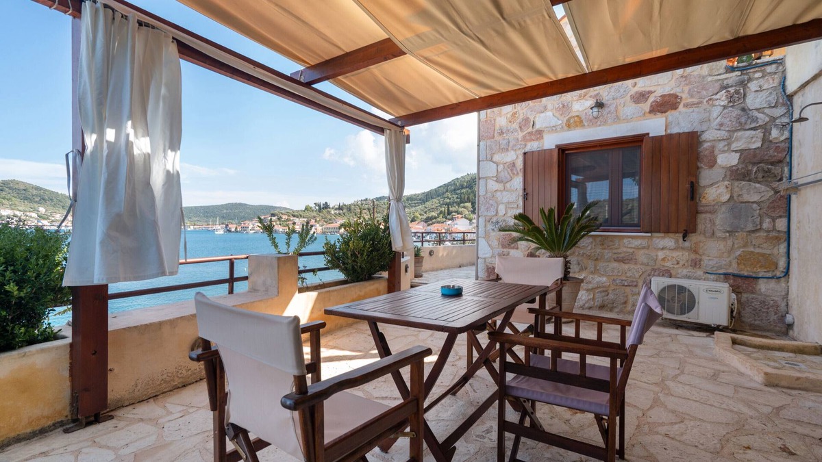 Vathy Apartment | Apartment 'Kymothoi' with Sea View, Wi-Fi and Air Conditioning