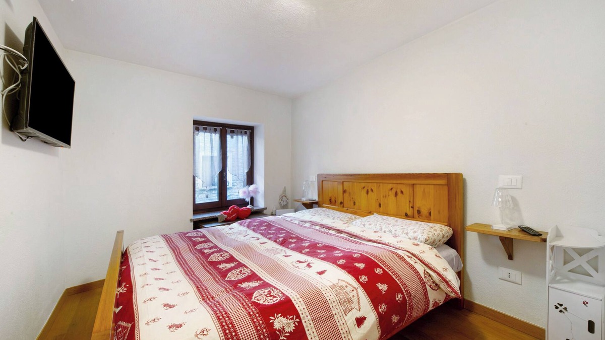 La Salle Apartment | Apartment 'L'archetto Valle D'Aosta' with Mountain View and Wi-Fi