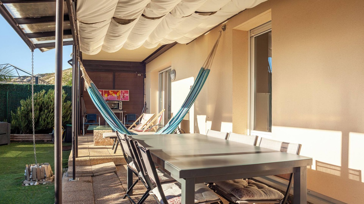 16th Arrondissement Apartment | Apartment 'L Évasion' with Private Terrace and Wi-Fi