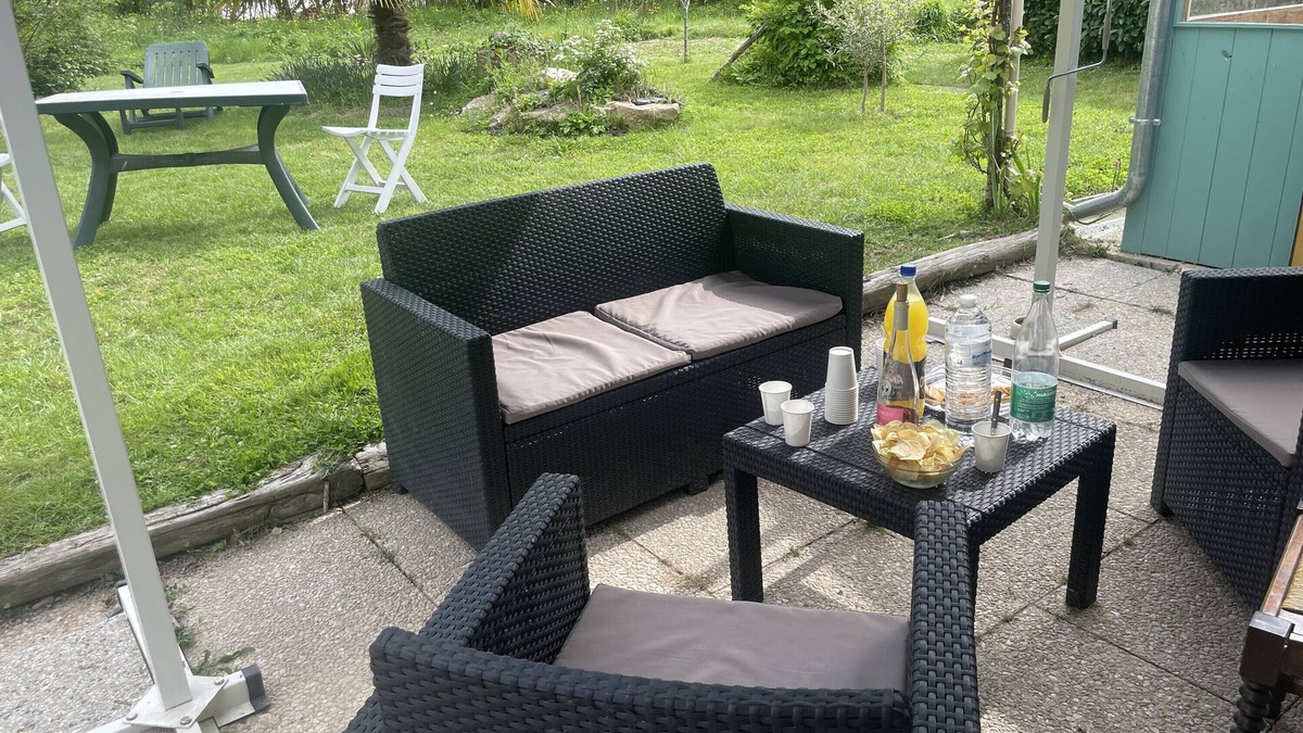 Saumur Val de Loire Apartment | Apartment 'La Pause' with Private Terrace, Shared Garden and Wi-Fi