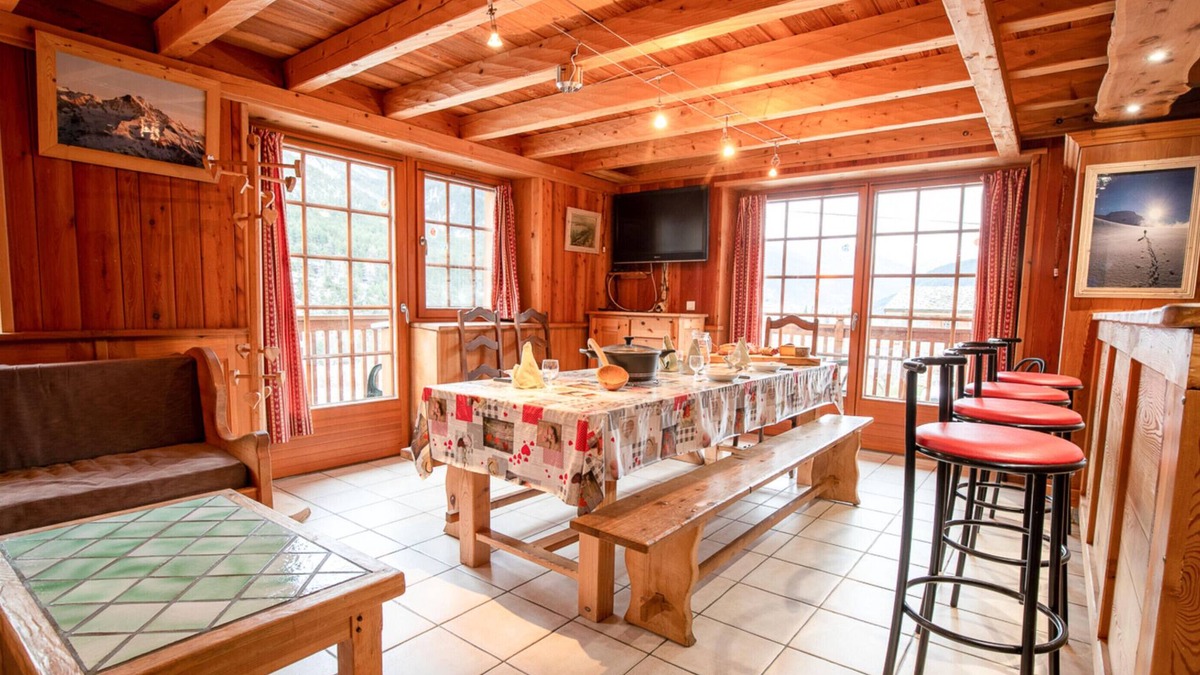 Sollieres-Sardieres Apartment | Apartment 'L'erelaz' with Mountain View and Wi-Fi