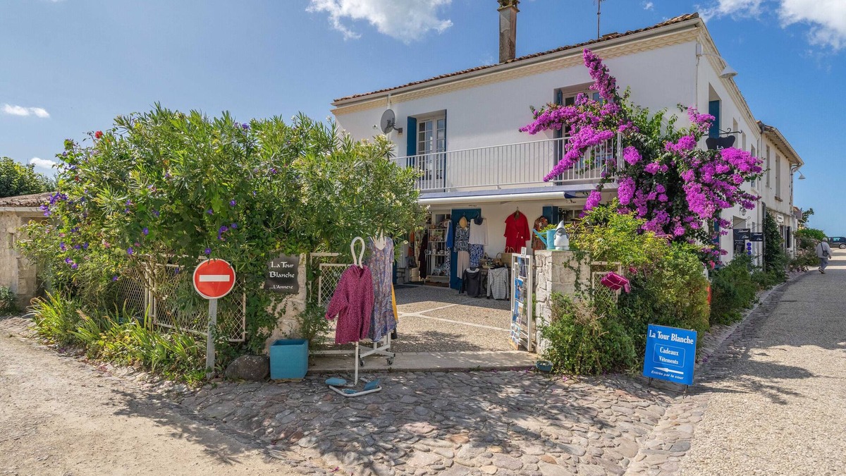 Talmont-sur-Gironde Apartment | Apartment 'La Presqu'ile' with Sea View, Balcony and Wi-Fi