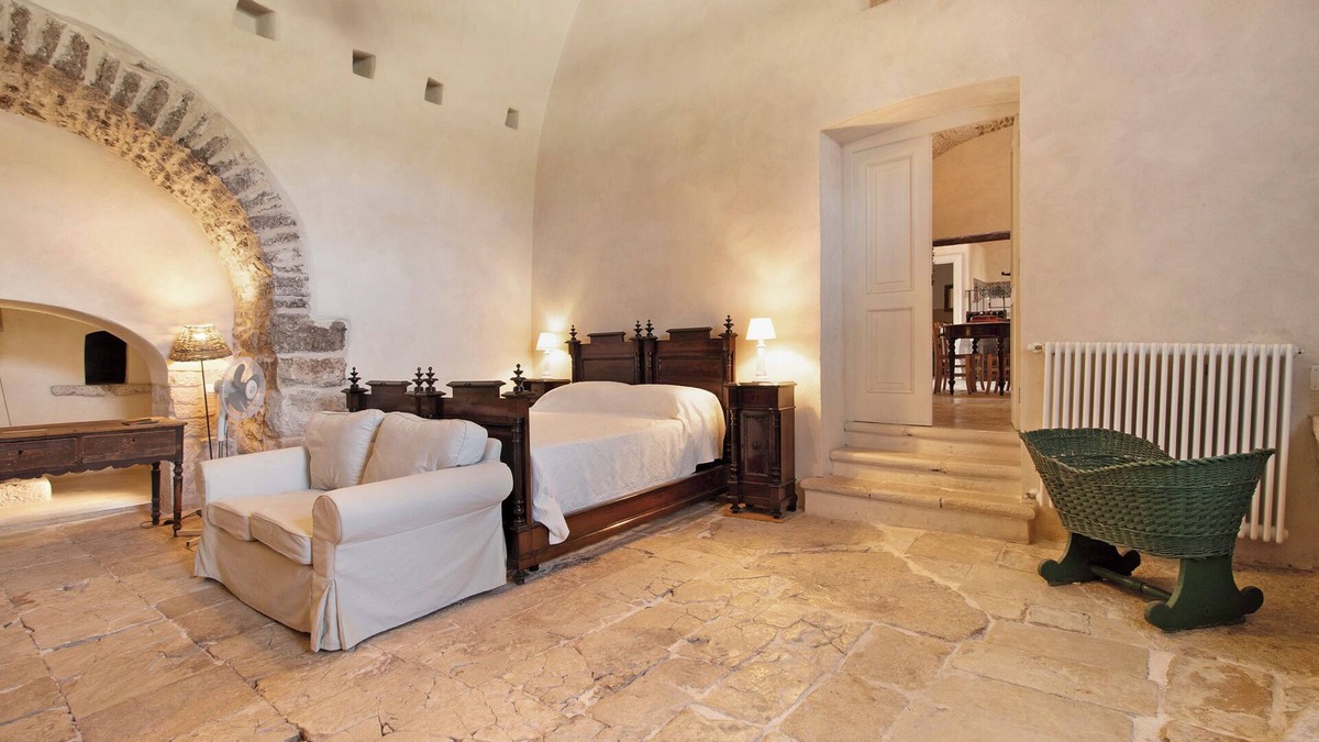 Bisceglie Apartment | Apartment 'L'ulivo' with Shared Terrace, Private Garden and Wi-Fi