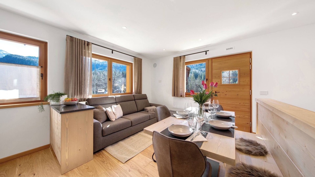 Borca di Cadore Apartment | Apartment 'La Casa Di Hilde' with Mountain View, Private Terrace and Wi-Fi