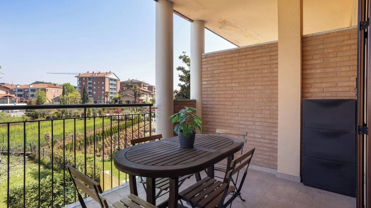 Agrate Brianza Apartment | Apartment 'La Casa Di Cami' with Balcony and Wi-Fi