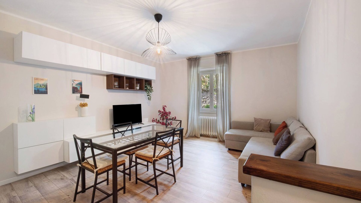 Civenna Apartment | Apartment 'La Casa Di Tina - Civenna' with Balcony and Wi-Fi