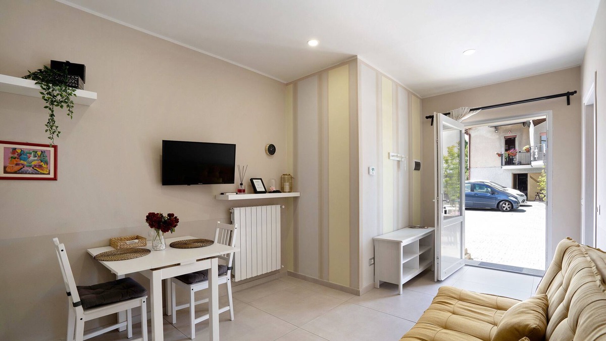 Sesto Calende Apartment | Apartment 'La Corta di Silvia 3' with outdoor area and Wi-Fi