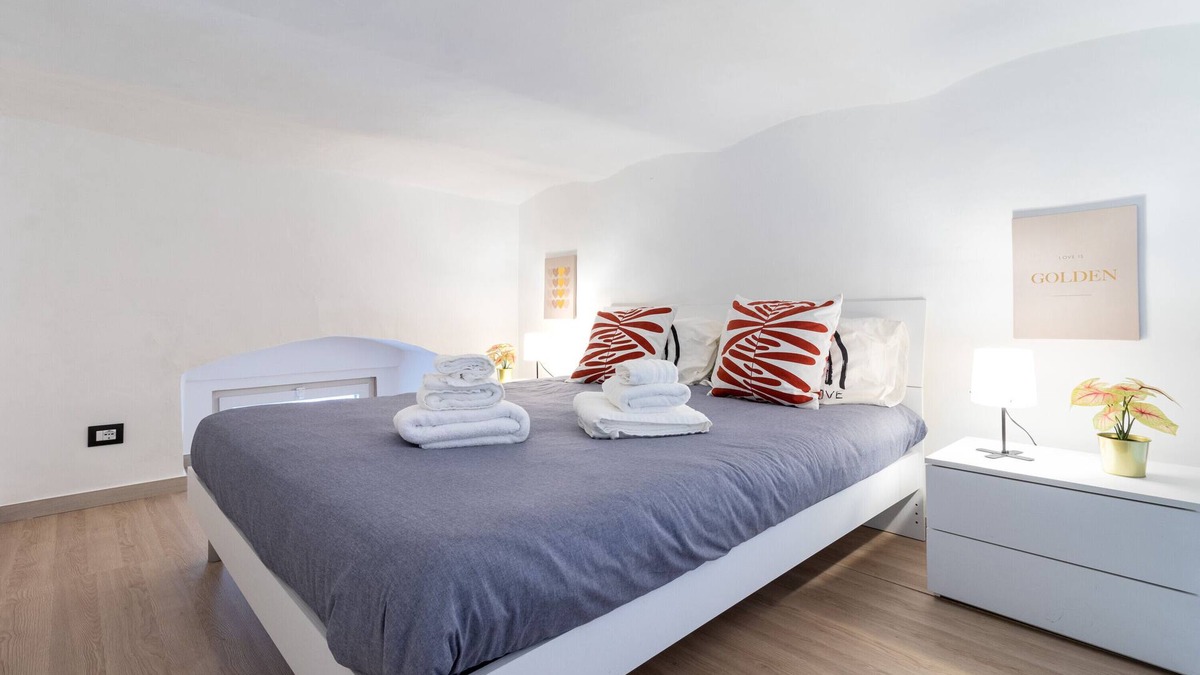 Municipio 2 Apartment | Apartment 'La Dimora In Città' with Wi-Fi and Air Conditioning