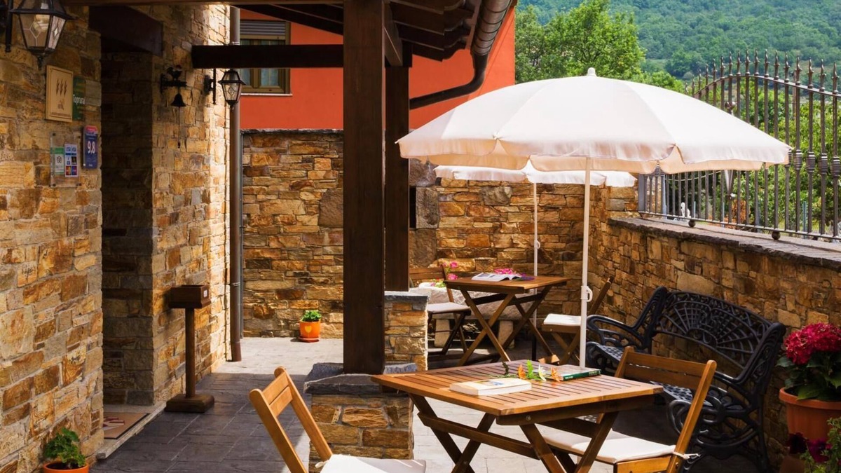 Caboalles de Abajo House | Apartment 'La Alcoba' with Mountain View, Shared Pool and Wi-Fi