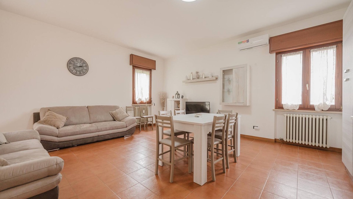 Rivoli Veronese Apartment | Apartment 'La Fenice' with Mountain View, Wi-Fi and Air Conditioning