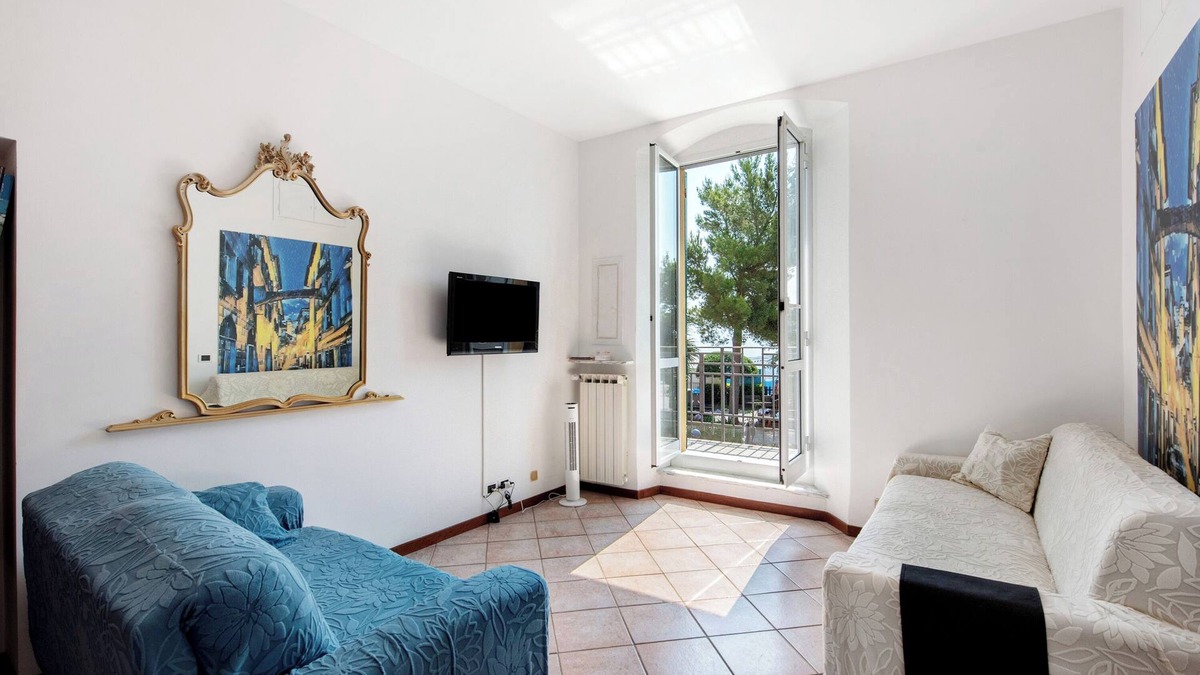 Arenzano Apartment | Apartment 'La Finestra Sul Mare' with Sea View and Balcony