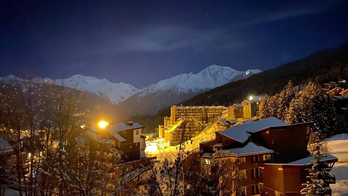 Courchevel Apartment | Apartment La Tania Courchevel 4 to 6 people at the foot of the slopes,