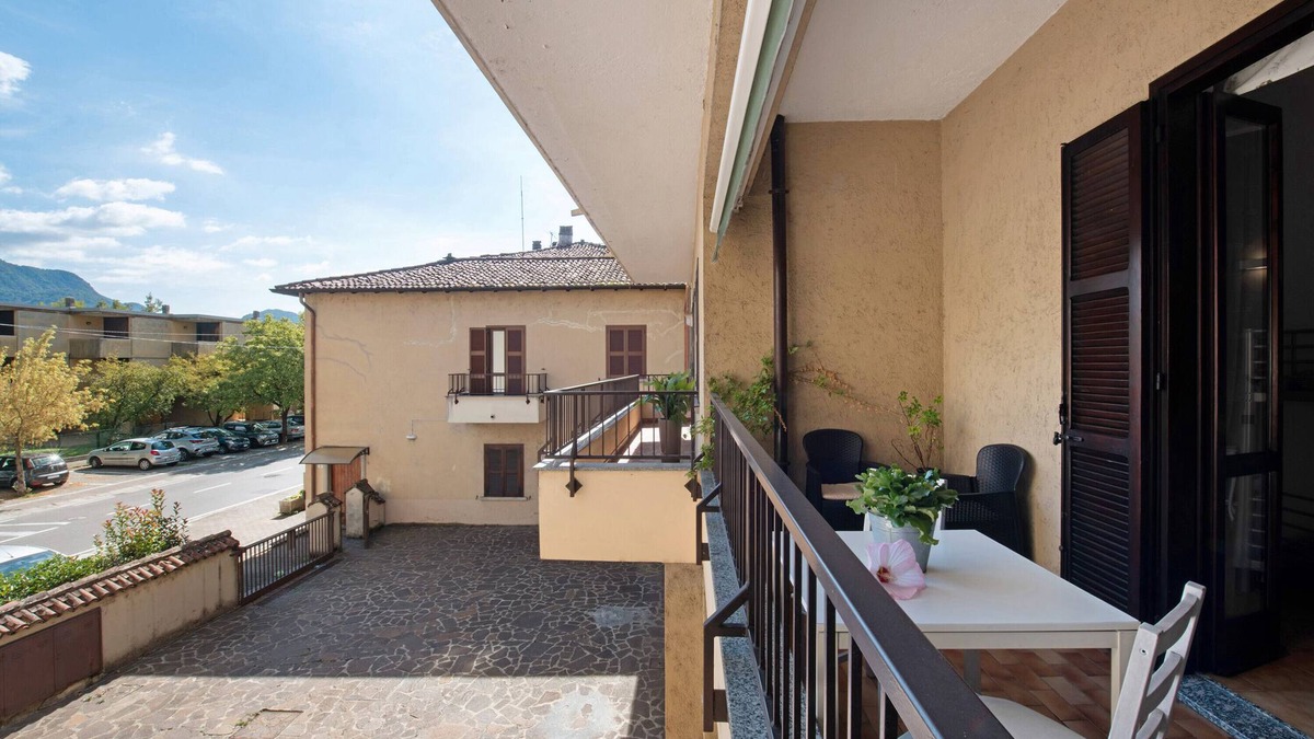 Olginate Apartment | Apartment 'La Terrazza Di Basilio' with Lake View, Balcony and Wi-Fi