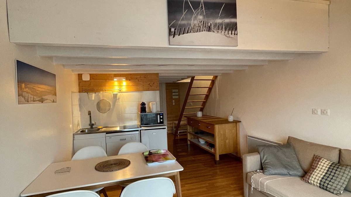 Hourtin-Plage Apartment | Apartment "La Tomate Surfeuse" with Private Terrace, Balcony and Wi-Fi