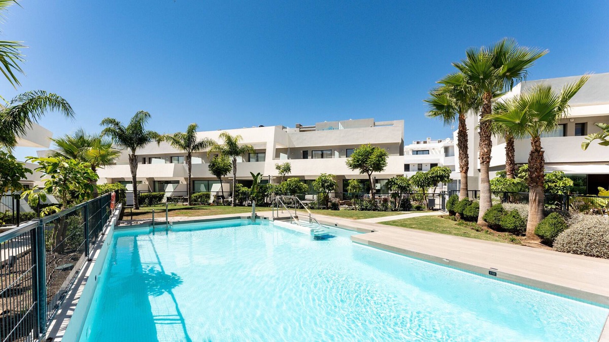 La Cala de Mijas Apartment | Apartment 'La Valvega De La Cala Lift Indoor' with Shared Pool, Wi-Fi and Air Conditioning