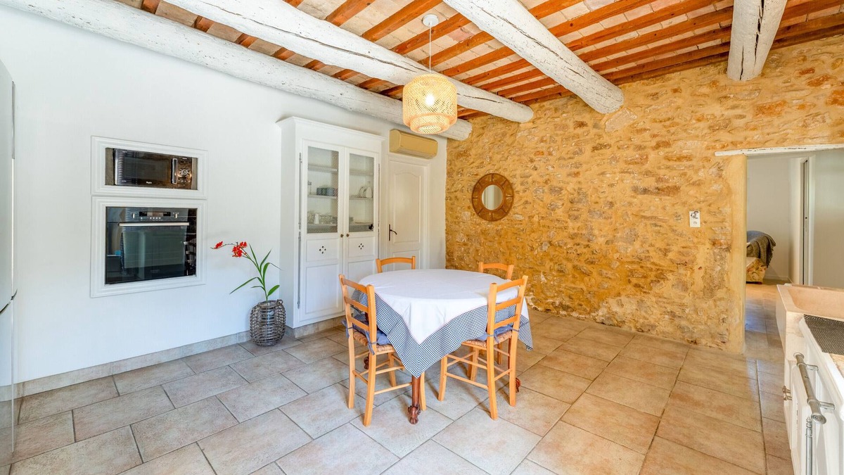 Mornas Apartment | Apartment 'La Velle' with Private Terrace, Private Garden and Wi-Fi