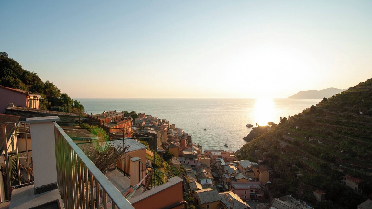 Manarola Apartment | Apartment Lambiccu by Arbaspàa, with sea view terrace, in Manarola