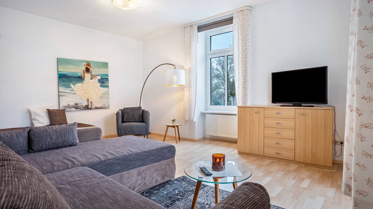 Muritz Apartment | Apartment 'Landhaus 5' with Shared Garden, Balcony and Wi-Fi